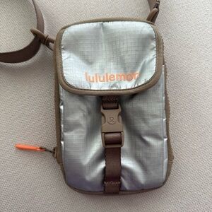 Lululemon Metallic Silver Brown EASY ACCESS Crossbody BELT Bag Purse UNISEX Euc
